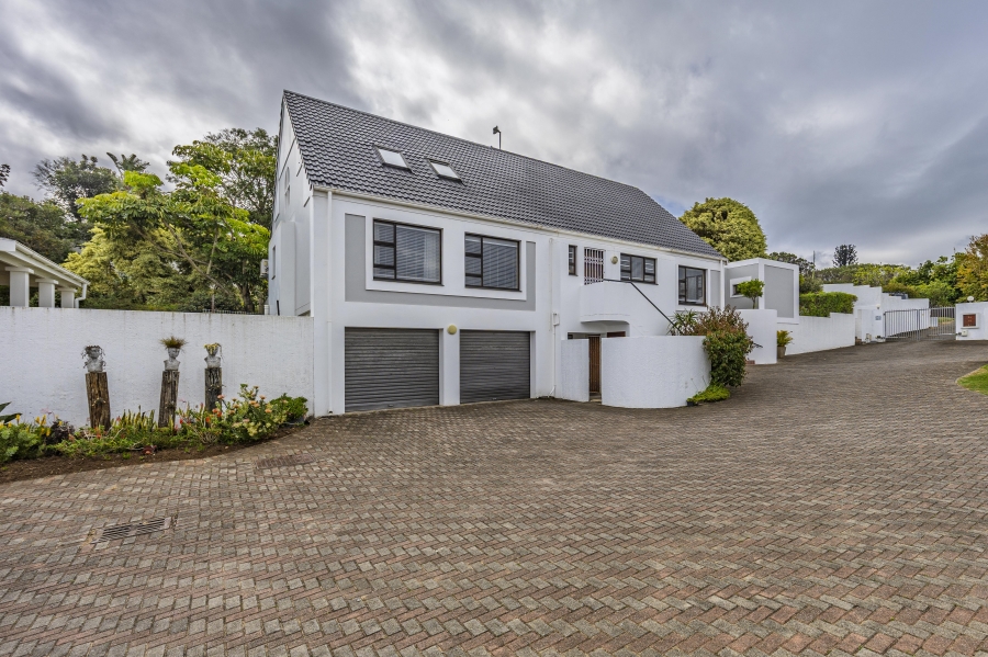 4 Bedroom Property for Sale in Bonza Bay Eastern Cape